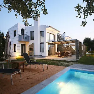 Βίλα Sunny Sani Luxury, Παραλία Σάνη